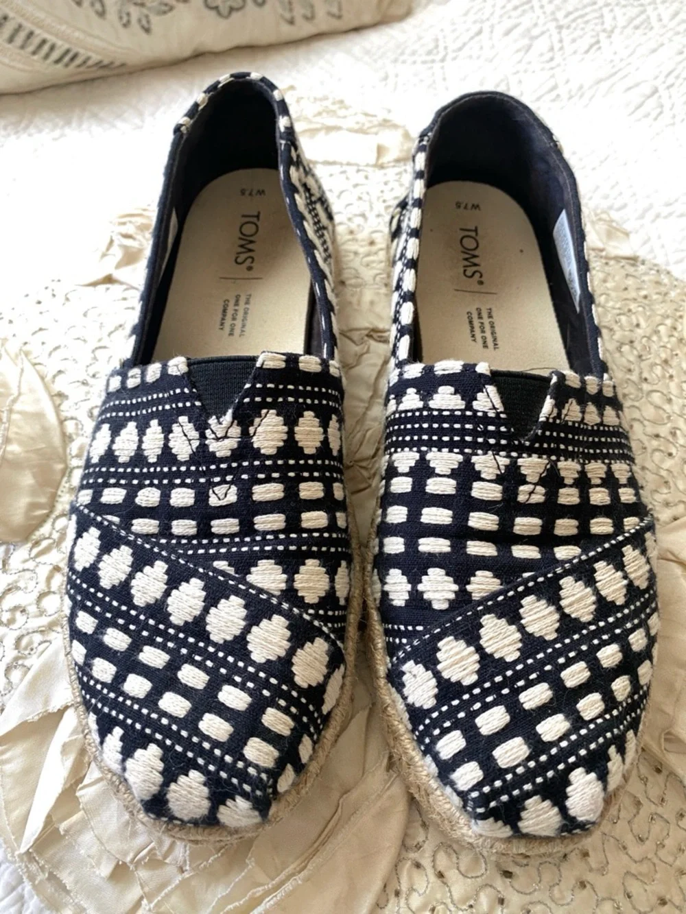 TOMS Black And White Patterned Slip On Casual Summer Espadrilles Size 7.5
